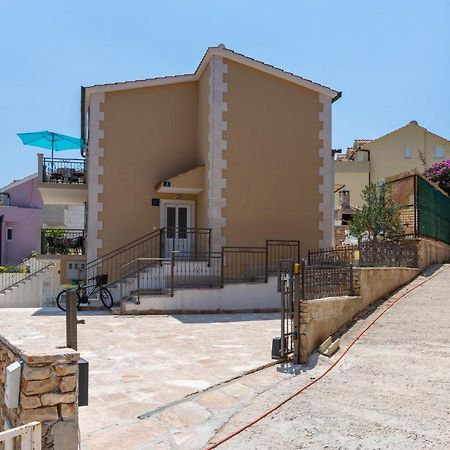 Apartments Listes Milna  Exterior photo