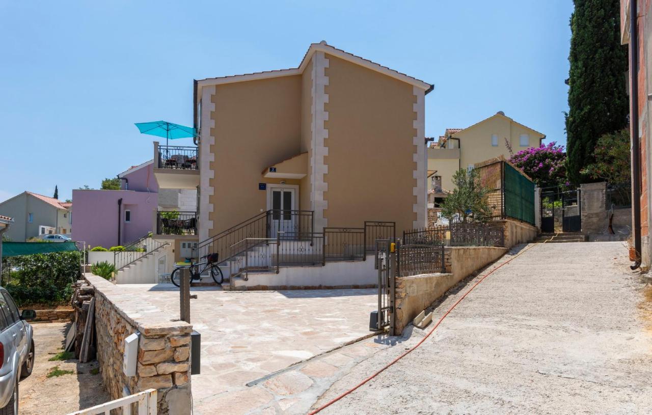 Apartments Listes Milna  Exterior photo
