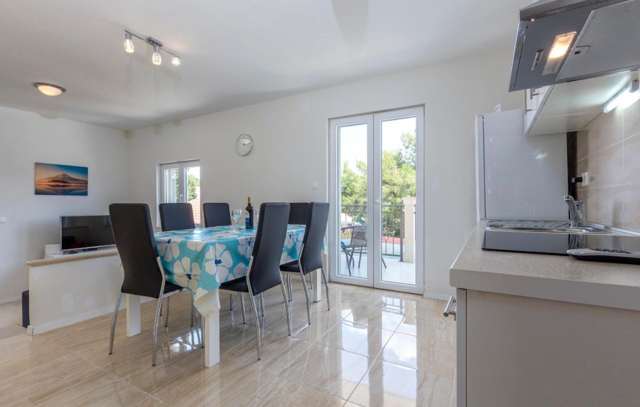 Apartments Listes Milna  Exterior photo