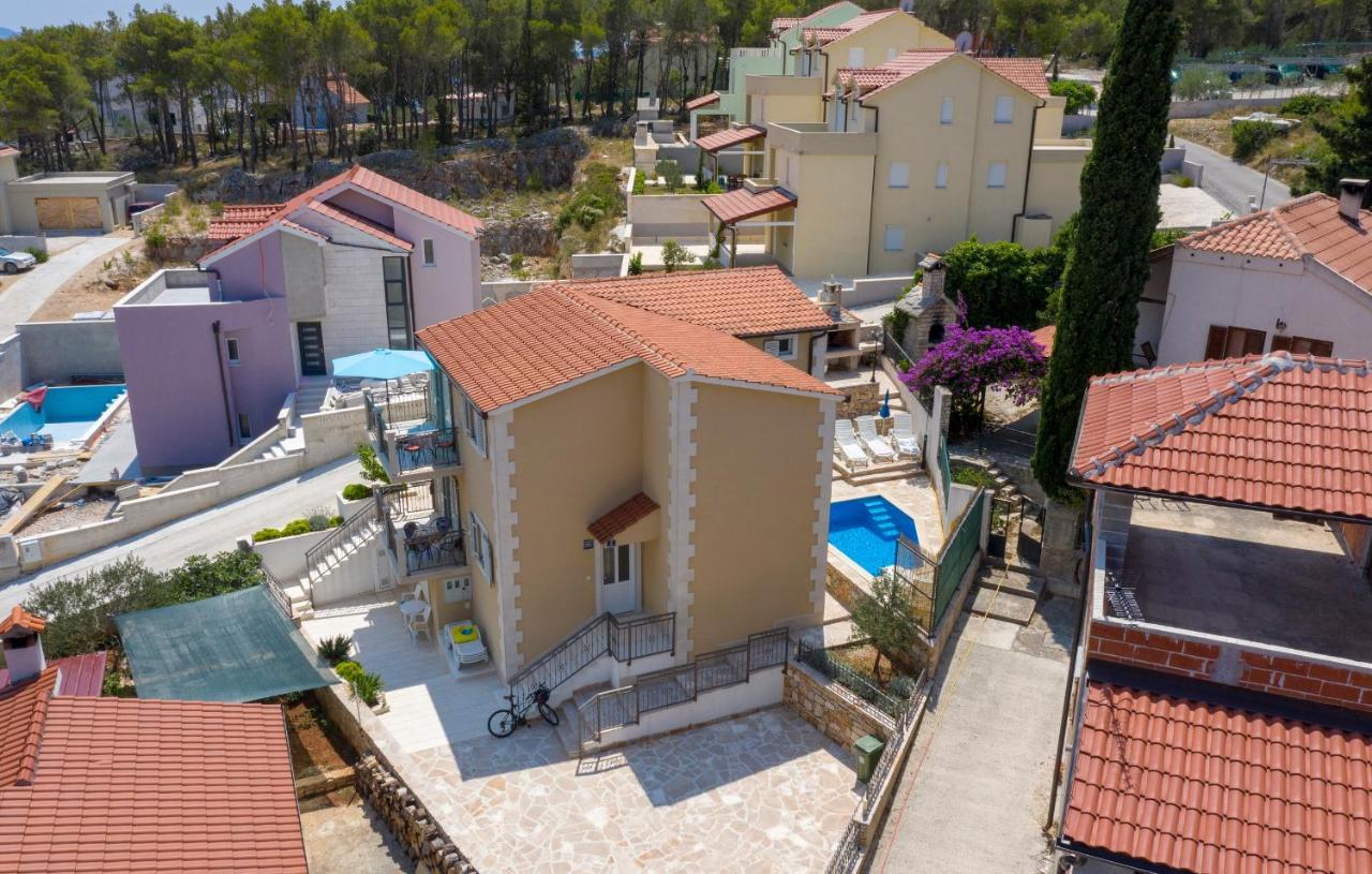Apartments Listes Milna  Exterior photo