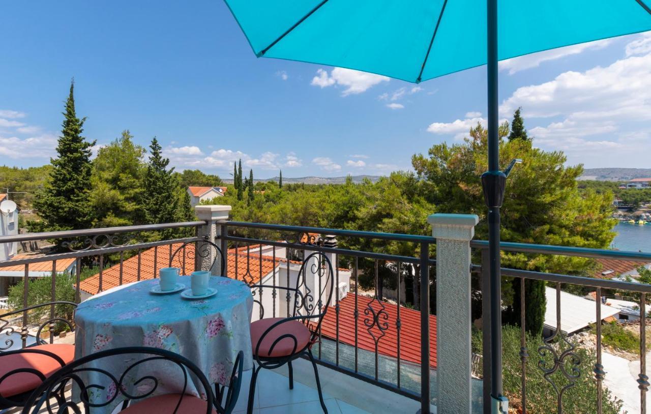 Apartments Listes Milna  Exterior photo