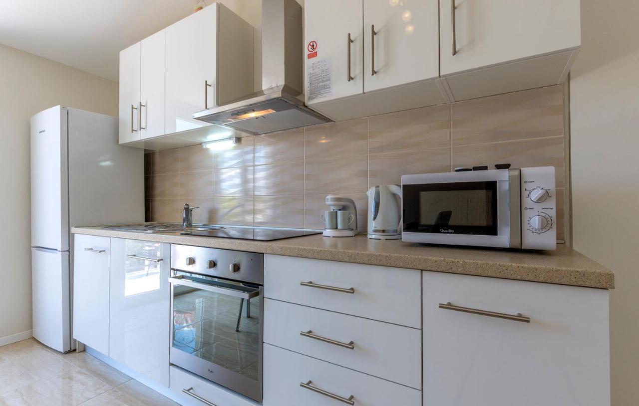 Apartments Listes Milna  Exterior photo