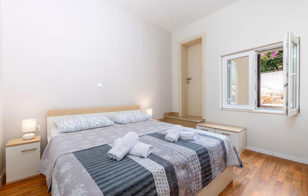 Apartments Listes Milna  Exterior photo