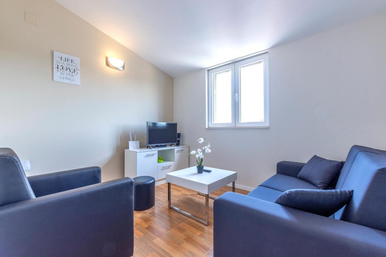 Apartments Listes Milna  Exterior photo