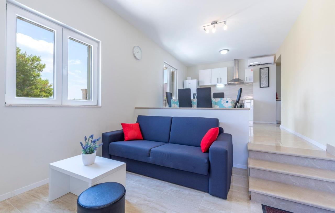 Apartments Listes Milna  Exterior photo