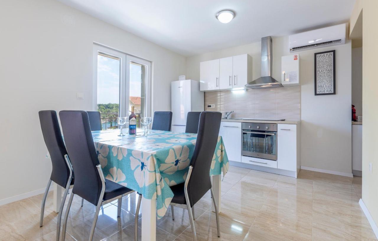 Apartments Listes Milna  Exterior photo