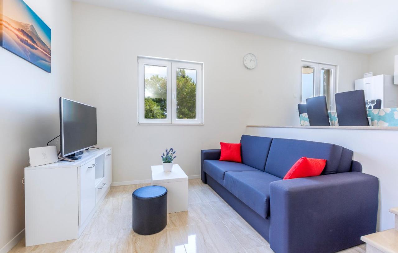 Apartments Listes Milna  Exterior photo
