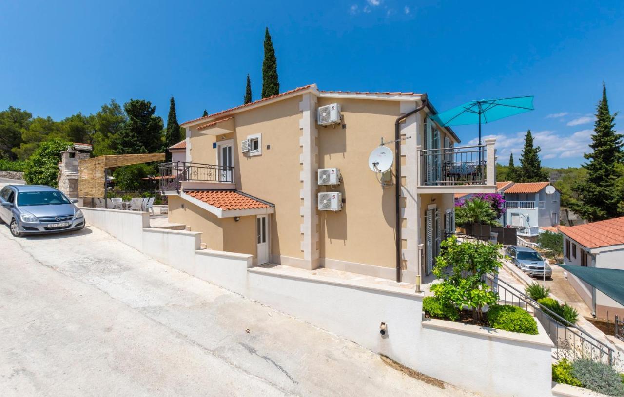 Apartments Listes Milna  Exterior photo