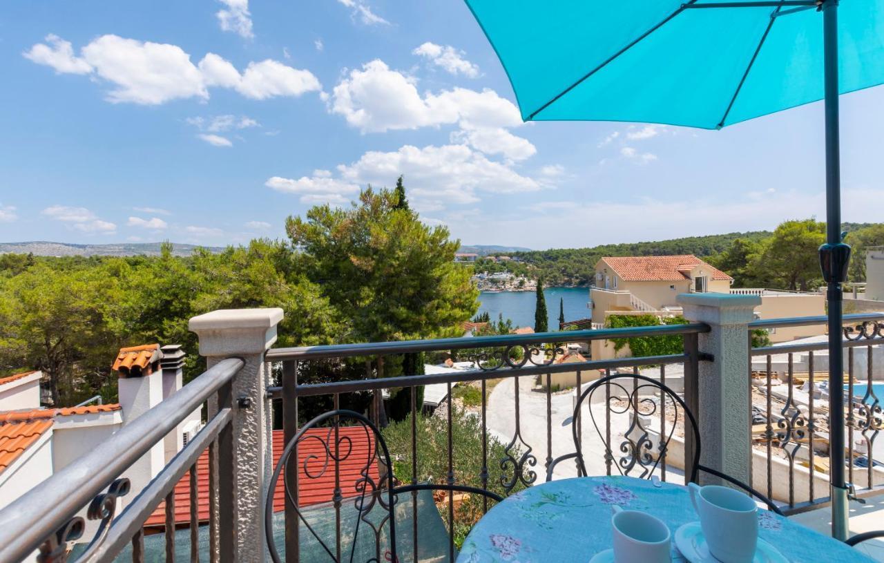 Apartments Listes Milna  Exterior photo