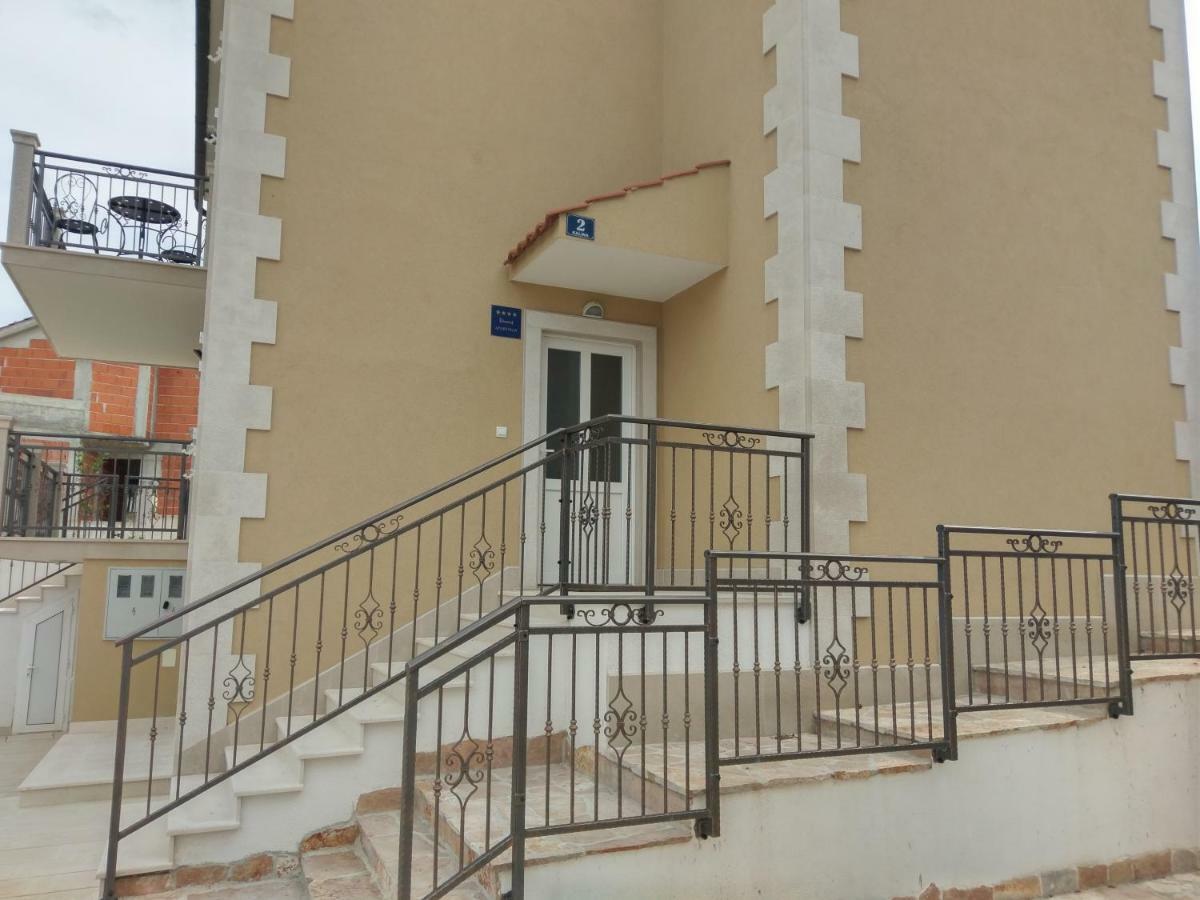 Apartments Listes Milna  Exterior photo
